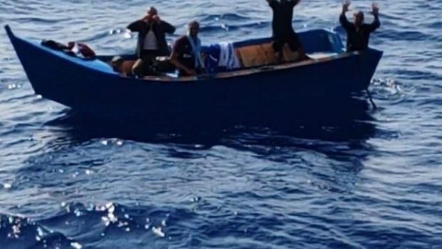 Azərbaycanlı gəmi kapitanı Aralıq dənizində 5 əlcəzairlini xilas etdi – FOTO/VİDEO