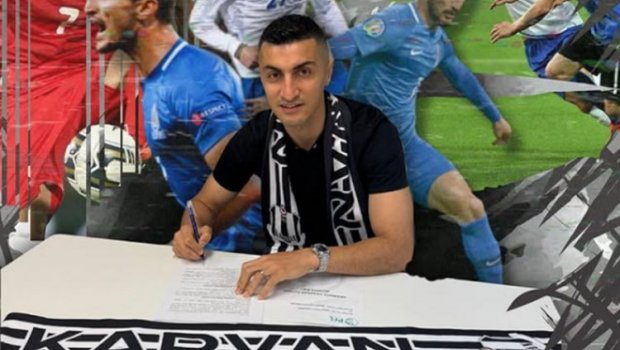 Araz Abdullayev “Karvan”la müqavilə BAĞLADI