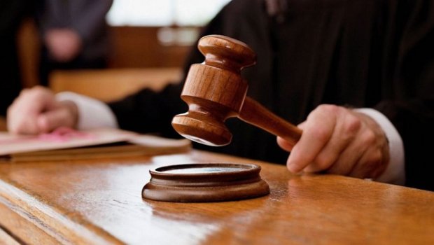 Qohumuna beş bıçaq zərbəsi vuran şəxs məhkəmə zalından AZADLIĞA ÇIXDI