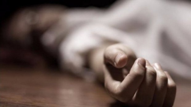 10 il anasının meyiti ilə bir evdə yaşadı