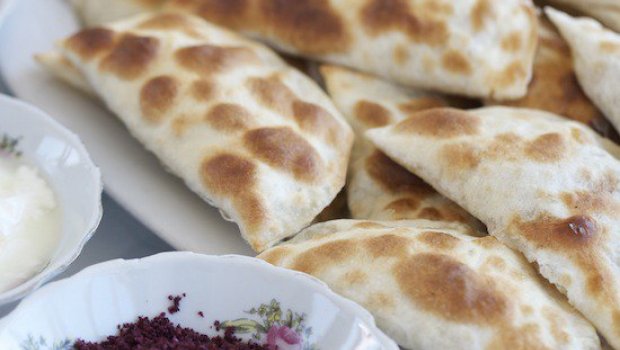 “Dəvə qutabı” adı altında satılan TƏHLÜKƏ – Müştərilər necə ALDADILIR?