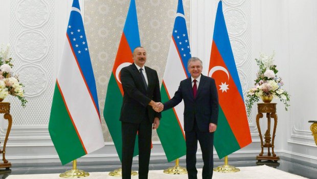 İlham Əliyev Şavkat Mirziyoyevə zəng etdi