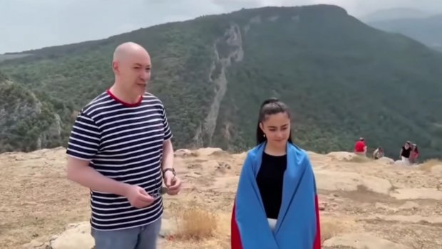 Şuşada Qordonla azərbaycanlı qızın təsirli söhbəti – VİDEO