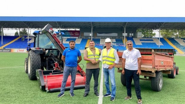 Tovuz şəhər stadionunun ot örtüyü dəyişdirilir - FOTO