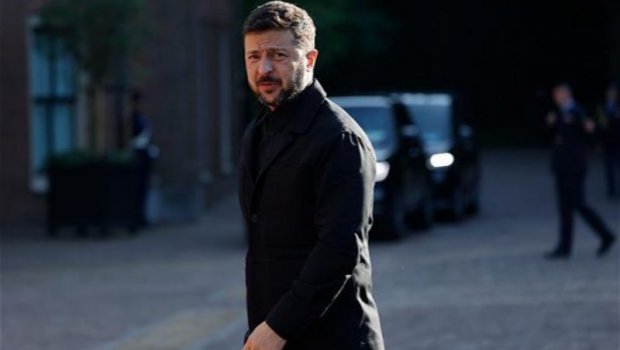 Zelenski arvadının xahişi ilə hərbi geyimdən kostyuma keçdi
