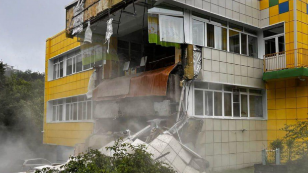 Dəhşətli zəlzələ binanın uçmasına səbəb oldu - FOTO