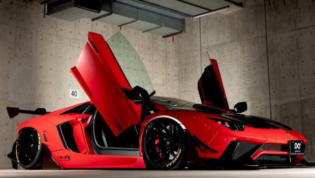 Azərbaycanda ata 5 yaşlı qızına “Lamborghini” ALDI - VİDEO
