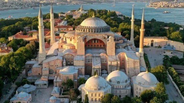 İstanbulda Ayasofyanı yandırmağa cəhd etdilər – ANBAAN VİDEO