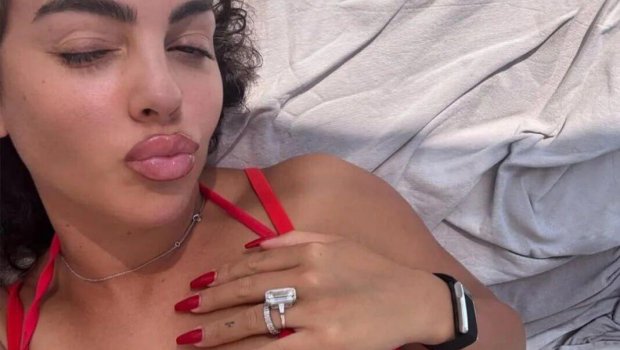 Ronaldonun sevgilisi çimərlik geyimi ilə "nəfəs kəsdi" - FOTO