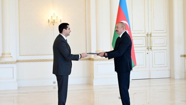 İlham Əliyev Slovakiyanın yeni səfiri Elçin Qasımovu qəbul etdi – FOTO