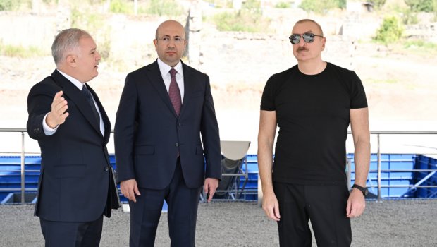 İlham Əliyev Kəlbəcər şəhər parkının təməlini qoydu - FOTO
