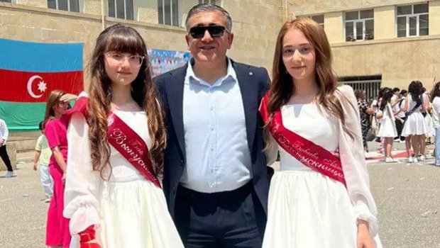 Qızlarının ikisi də tələbə oldu