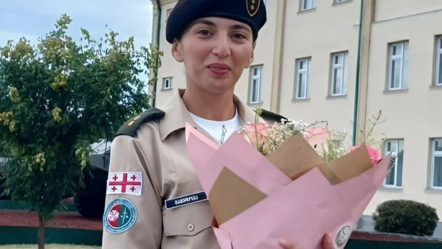 Gürcüstanda azərbaycanlı qadın leytenant rütbəsi aldı - FOTO