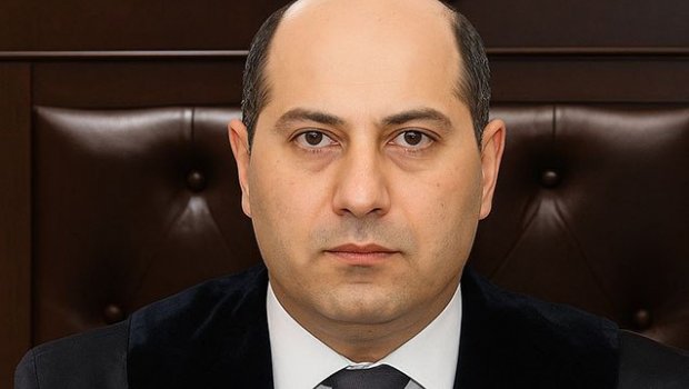 Azərbaycanda hakim “onun evində kirayə qalırdım” deyib işdən İMTİNA ETDİ