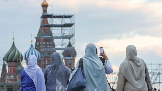 Rusiyada məktəblərdə niqab və hicab taxmağı qadağan etmək TƏKLİF OLUNDU