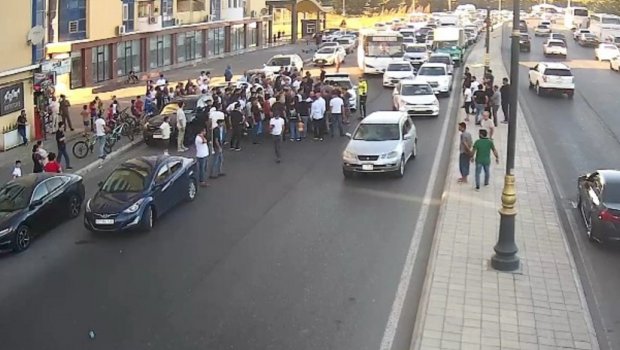 Bakıda piyadanı maşın vurdu - Yolda sıxlıq yarandı