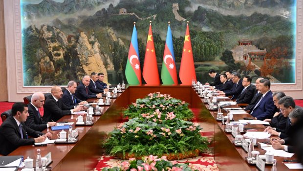Si Cinpin İlham Əliyevi “Əziz dostum” sözləri ilə salamladı