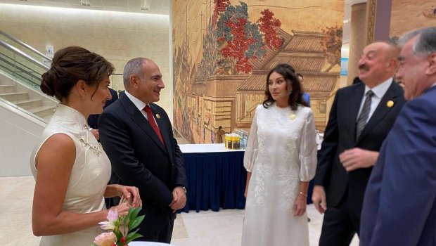 İlham Əliyev və Paşinyan ilk dəfə xanımları ilə bir araya gəldi - FOTO