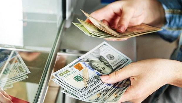 Dollar almaq istəyənlərin NƏZƏRİNƏ!