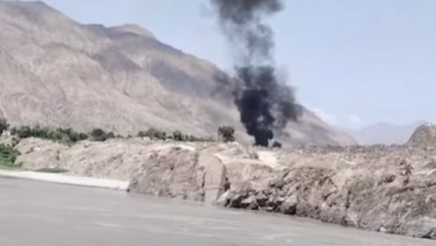Pakistanda helikopter qəzaya düşdü: 5 ölü var - VİDEO
