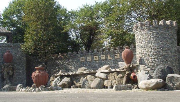 Qəbələdə sirkə turşusu içən qadın HƏYATINI İTİRDİ