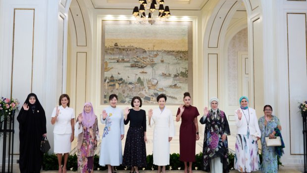Mehriban Əliyeva dövlət başçılarının xanımları ilə gəmi gəzintisində - FOTO