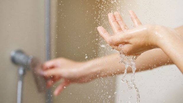 İsti, yoxsa soyuq duş? Hansının daha faydalı olduğu AÇIQLANDI