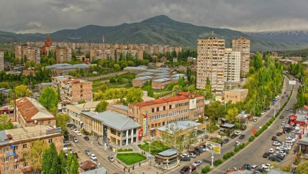 Ermənistanda 2 qardaş restoranda intihar etdi
