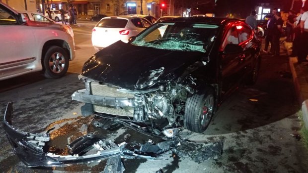 Gəncədə ağır qəza: 8 nəfər xəsarət aldı - FOTO