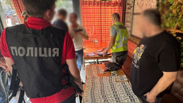Kiyevdə Müdafiə Nazirliyinin rəsmisi tutuldu - 10 min dollar rüşvət alıb