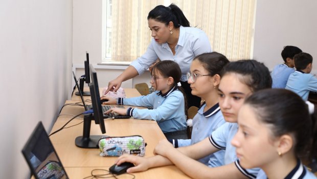 Şagirdlərə 40 minə yaxın kompüter verilib - RƏSMİ