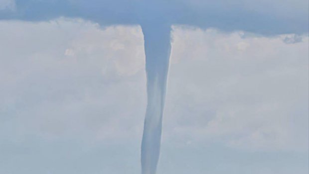 Xəzər dənizində tornado göründü - VİDEO