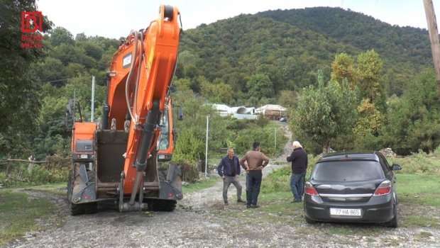 Balakəndə kəndin körpüsünü sel dağıtdı – FOTO