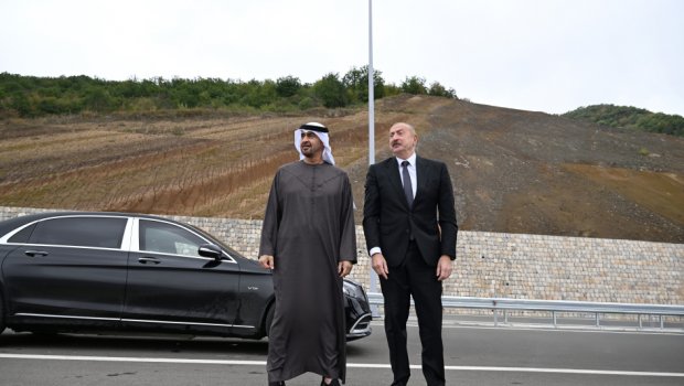 Azərbaycan və BƏƏ prezidentləri Daşaltı kəndinin fonunda şəkil çəkdirdilər