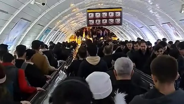 Metronun eskalatorlarında “insan seli” – Bakı Metropoliteni təhlükə riskinə aydınlıq gətirdi