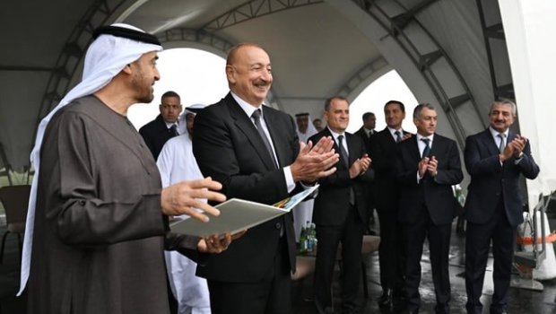 İlham Əliyev BƏƏ Prezidentinə Qarabağ atı hədiyyə etdi - FOTO