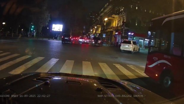 Bakıda "Prado" sərnişin avtobusu ilə toqquşdu - ANBAAN VİDEO