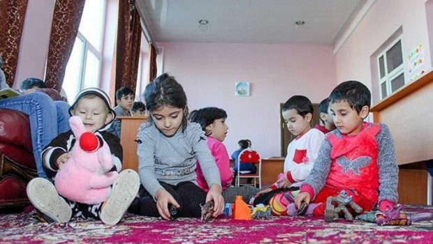 Məktəb yaşında, amma təhsildən uzaq - Sənədsiz uşaqların ACI TALEYİ