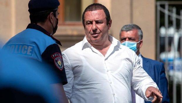 Paşinyana qarşı YENİ RƏQİB: Oliqarx Çarukyan hakimiyyət uğrunda mübarizəyə başlayır