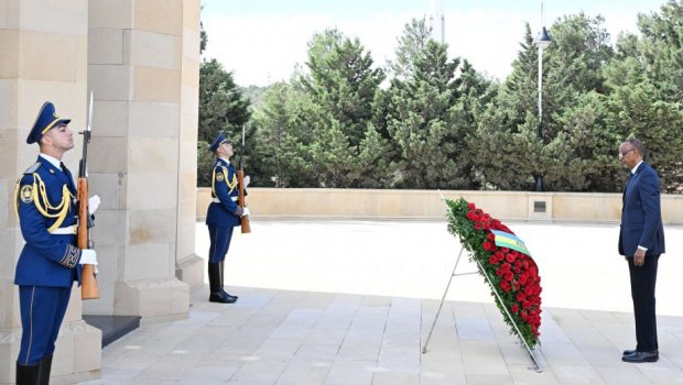 Ruanda Prezidenti Şəhidlər xiyabanında – FOTO