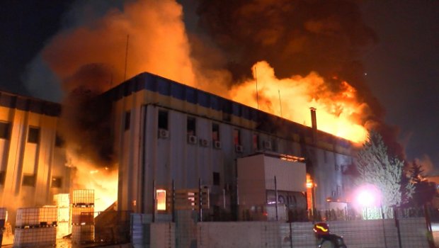 Türkiyədə fabrik yandı