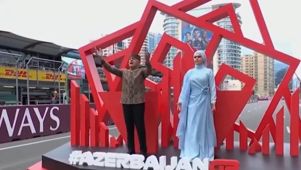 Alim Qasımov və Fərqanə Qasımova “Formula 1”də Azərbaycan himnini ifa etdlər - VİDEO
