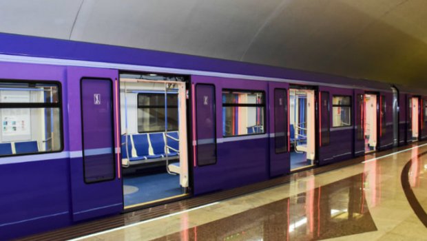Bakı metrosunda PROBLEM: Qatar gecikdi