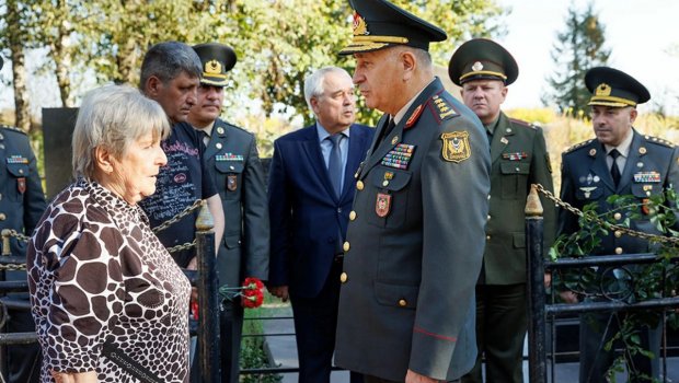 Kərim Vəliyev Belarusda Azərbaycanın Milli Qəhrəmanının məzarını ziyarət etdi – FOTO