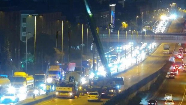 Nərimanovda TIXAC VAR: Yük maşını yolda qalıb - FOTO