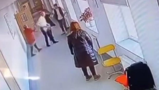 Lənkəranda direktor müavini şagirdi və xadiməni döydü - ANBAAN VİDEO
