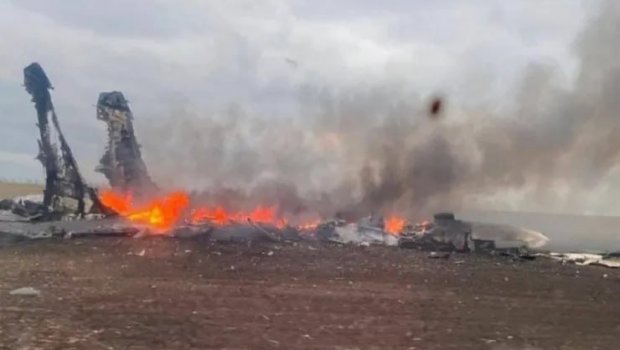 Krımda Rusiyanın iki An-26 sərnişin təyyarəsi yandırıldı - VİDEO