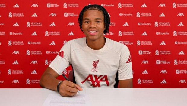 “Liverpul” 17 yaşlı hücumçusu ilə yeni müqavilə İMZALADI