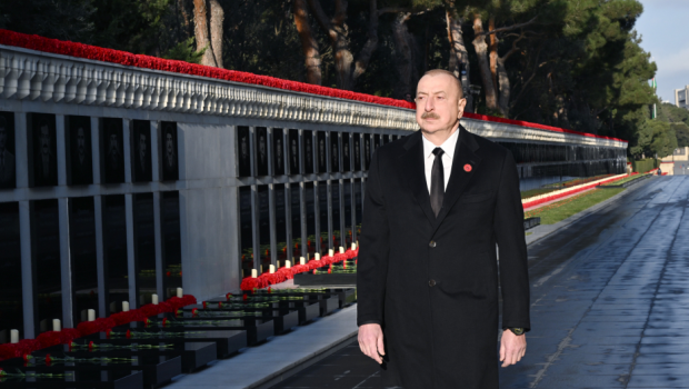 İlham Əliyev Vətən müharibəsi şəhidlərinin xatirəsini bir dəqiqəlik sükutla yad etdi