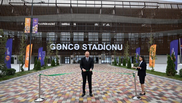 İlham Əliyev Gəncə şəhər stadionunun açılışında – FOTO